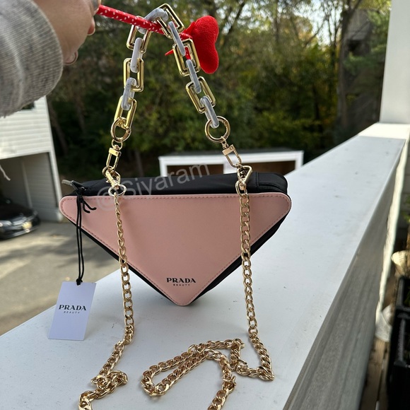 Prada crossbody/ cosmetic bag - Picture 4 of 10